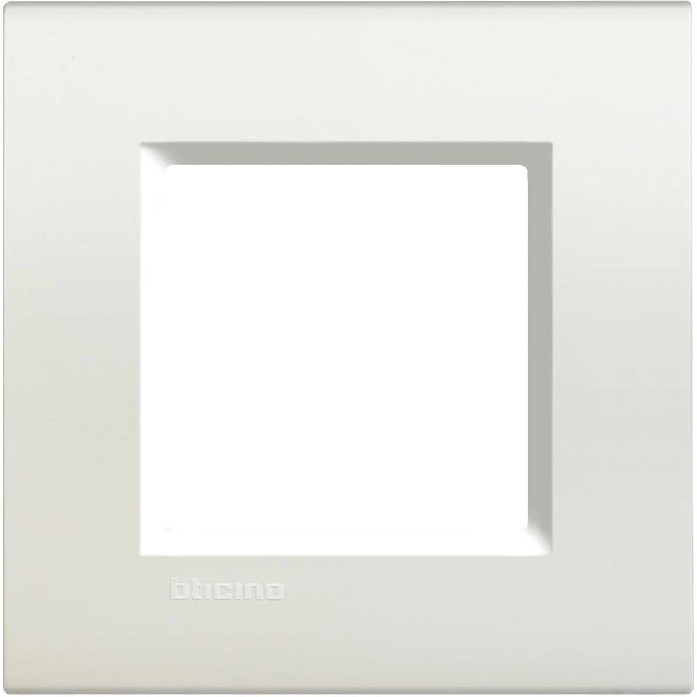  артикул LNA4802BI название Рамка одинарная прямоугольная, цвет Белый, LivingLight, Bticino