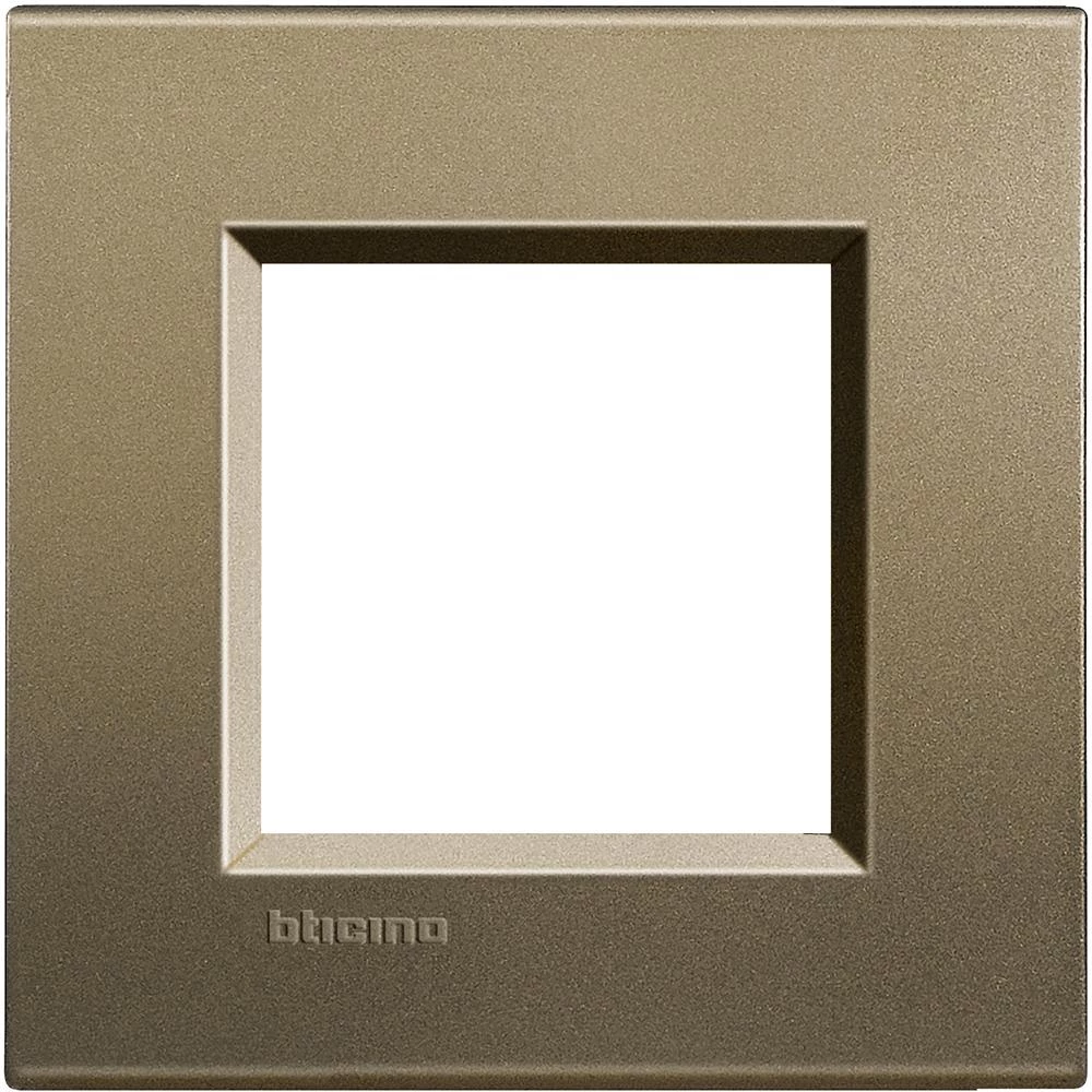  артикул LNA4802SQ название Рамка одинарная прямоугольная, цвет Коричневый шелк, LivingLight, Bticino